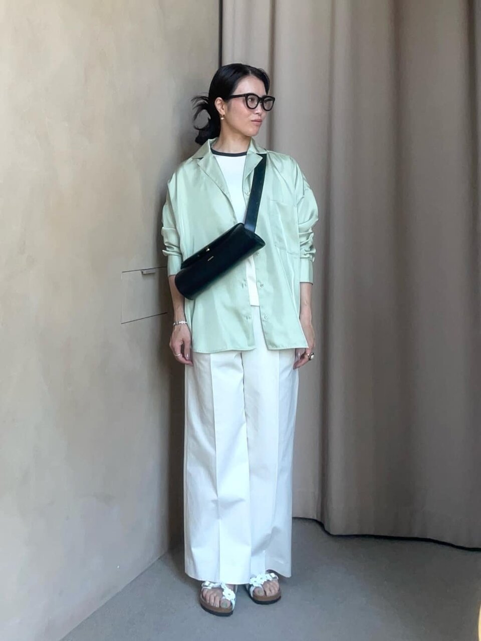 Tシャツを着た女性