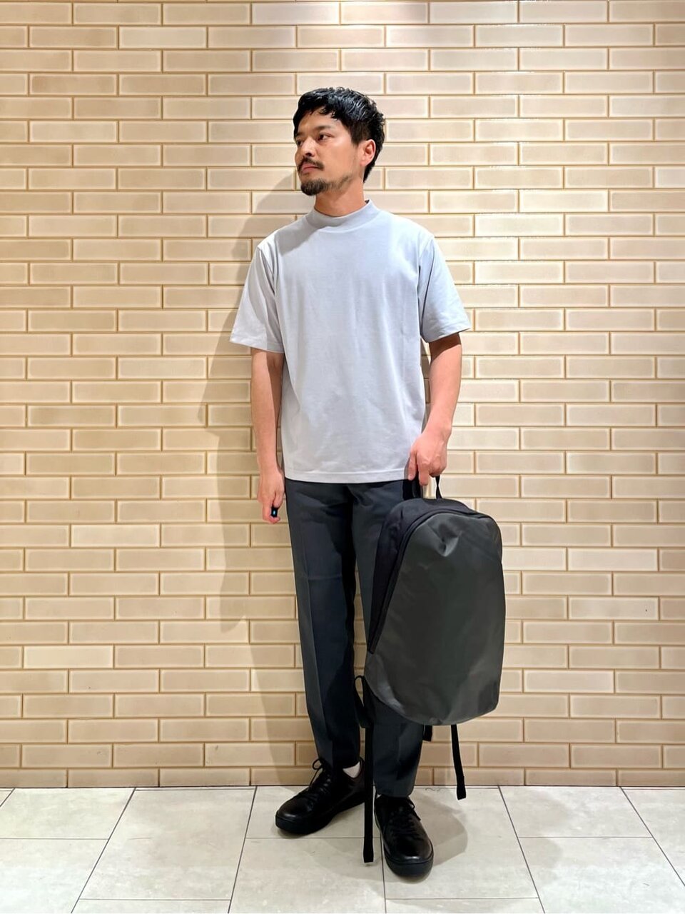 Tシャツを着た男性