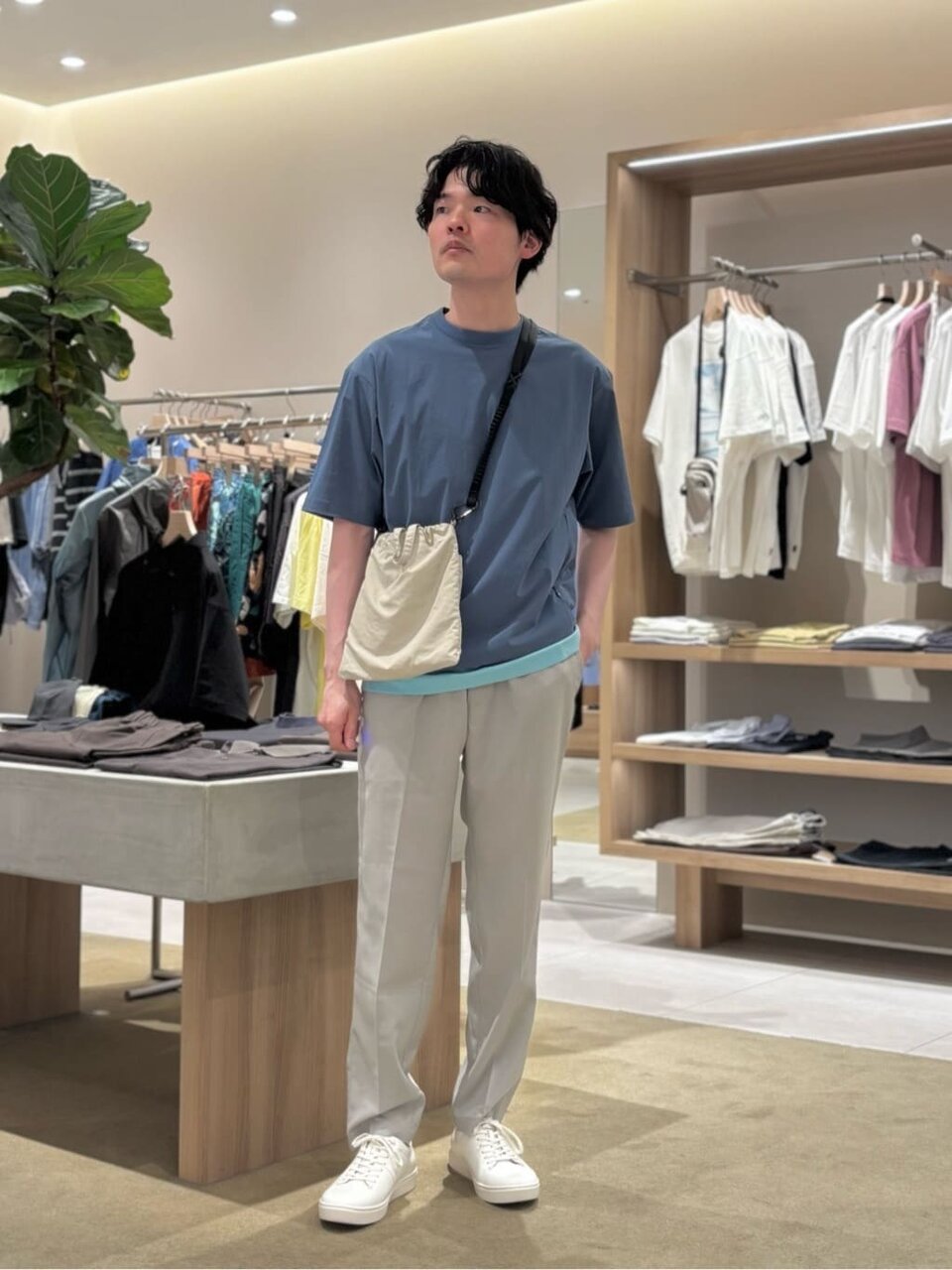 Tシャツを着た男性