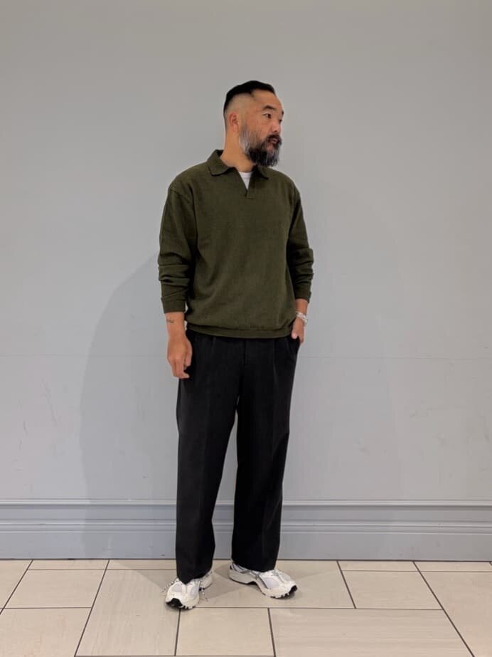ニットを着た男性