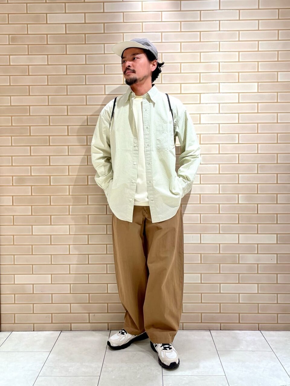 シャツを着た男性