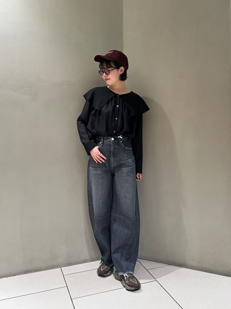 ビッグカラーシャツ×ワイドデニムパンツのコーデ
