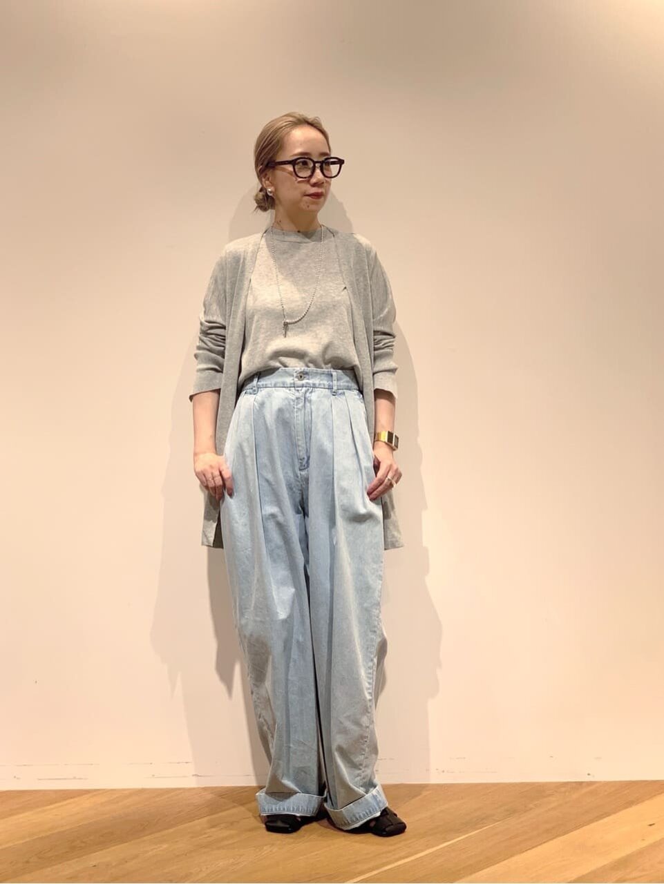 ニットアンサンブル×ワイドデニムパンツのコーデ