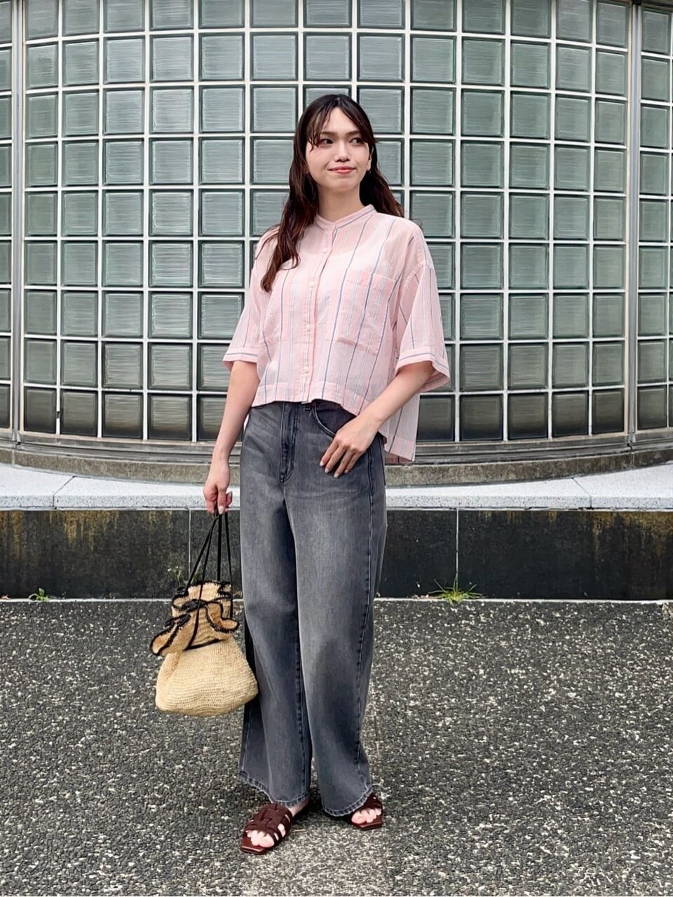 シャツを着た女性