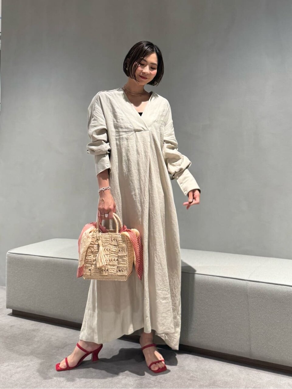 ワンピースを着た女性