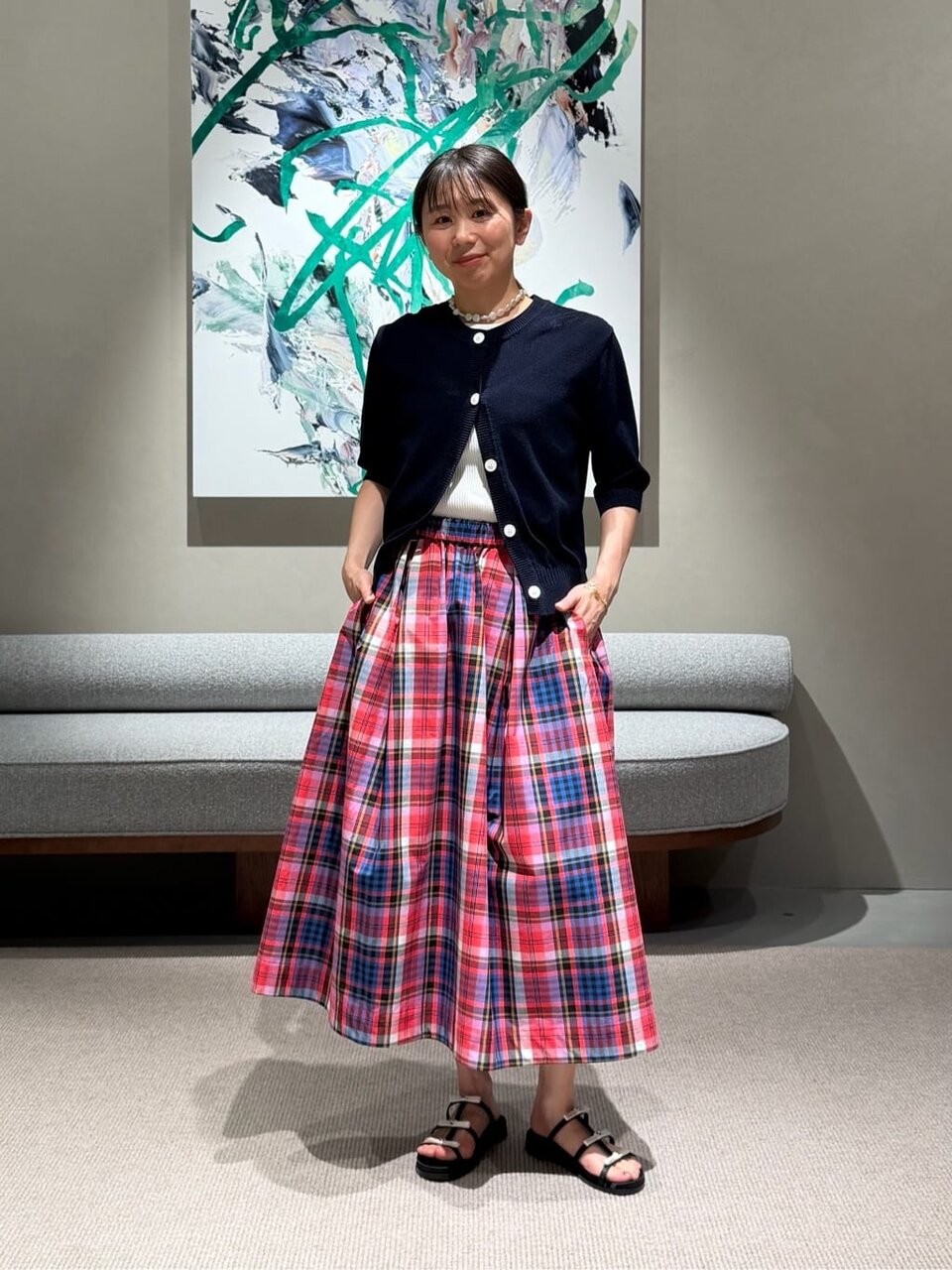 ロングスカートをはいた女性