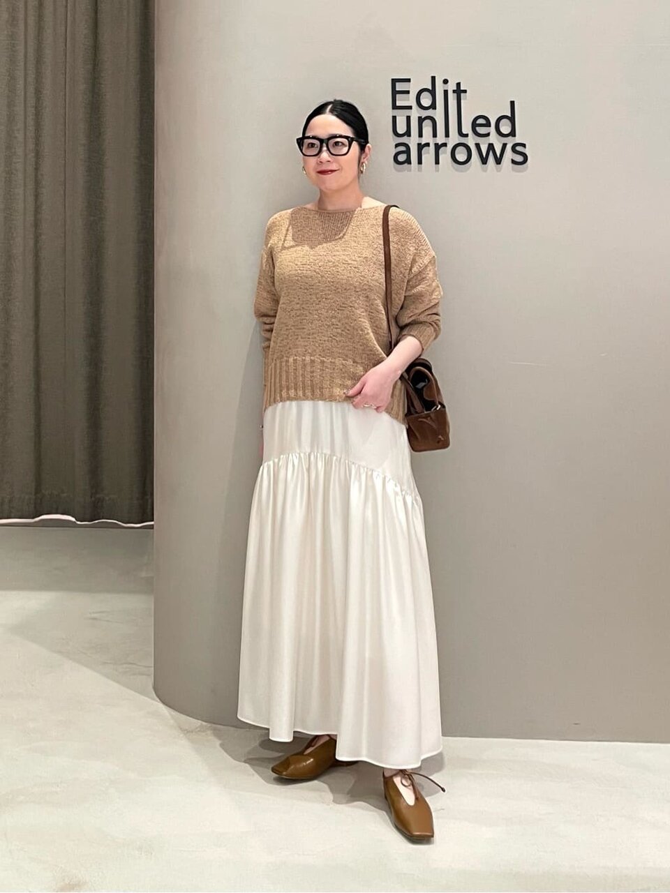 ニットとティアードスカートの40代デートコーデ