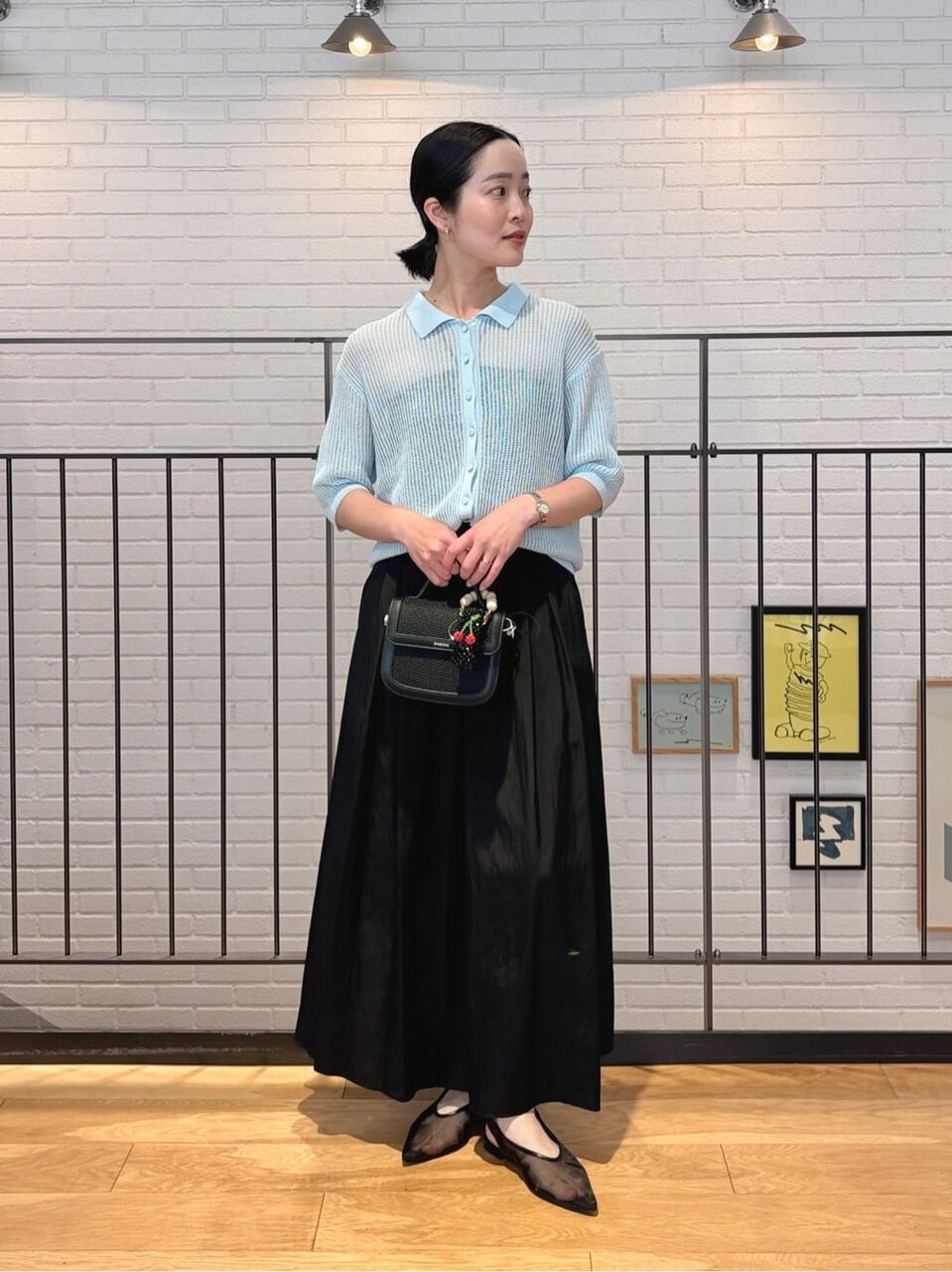 ポロカーディガンとフレアスカートの40代デートコーデ