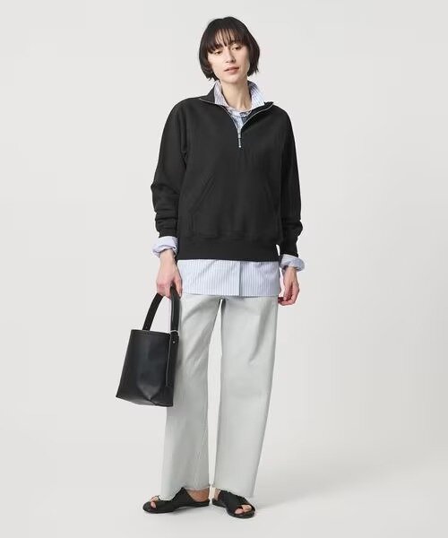 ハリのあるスウェットを取り入れたきれいめカジュアルコーデ