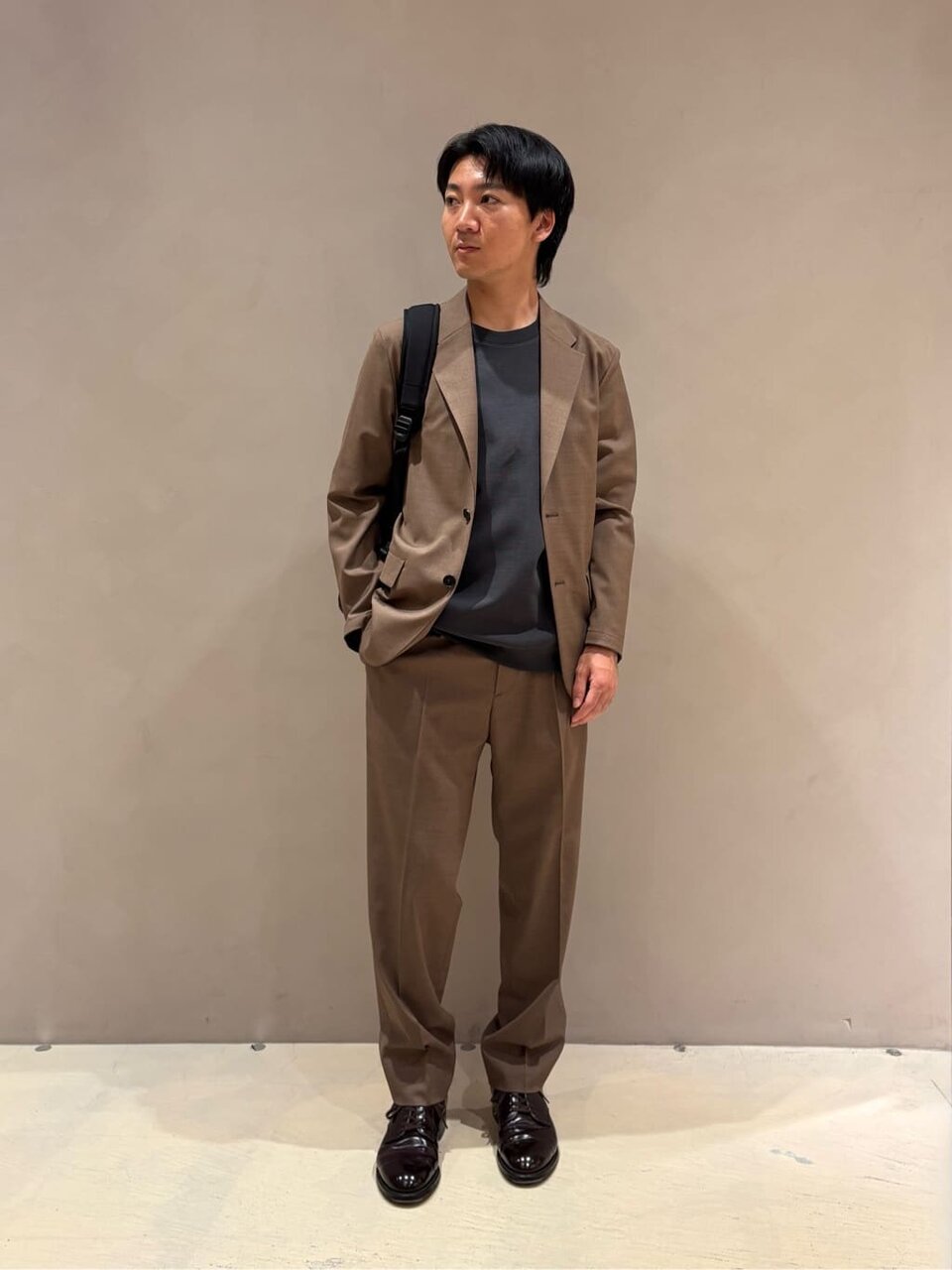 ジャケット×ワイドパンツのコーデ