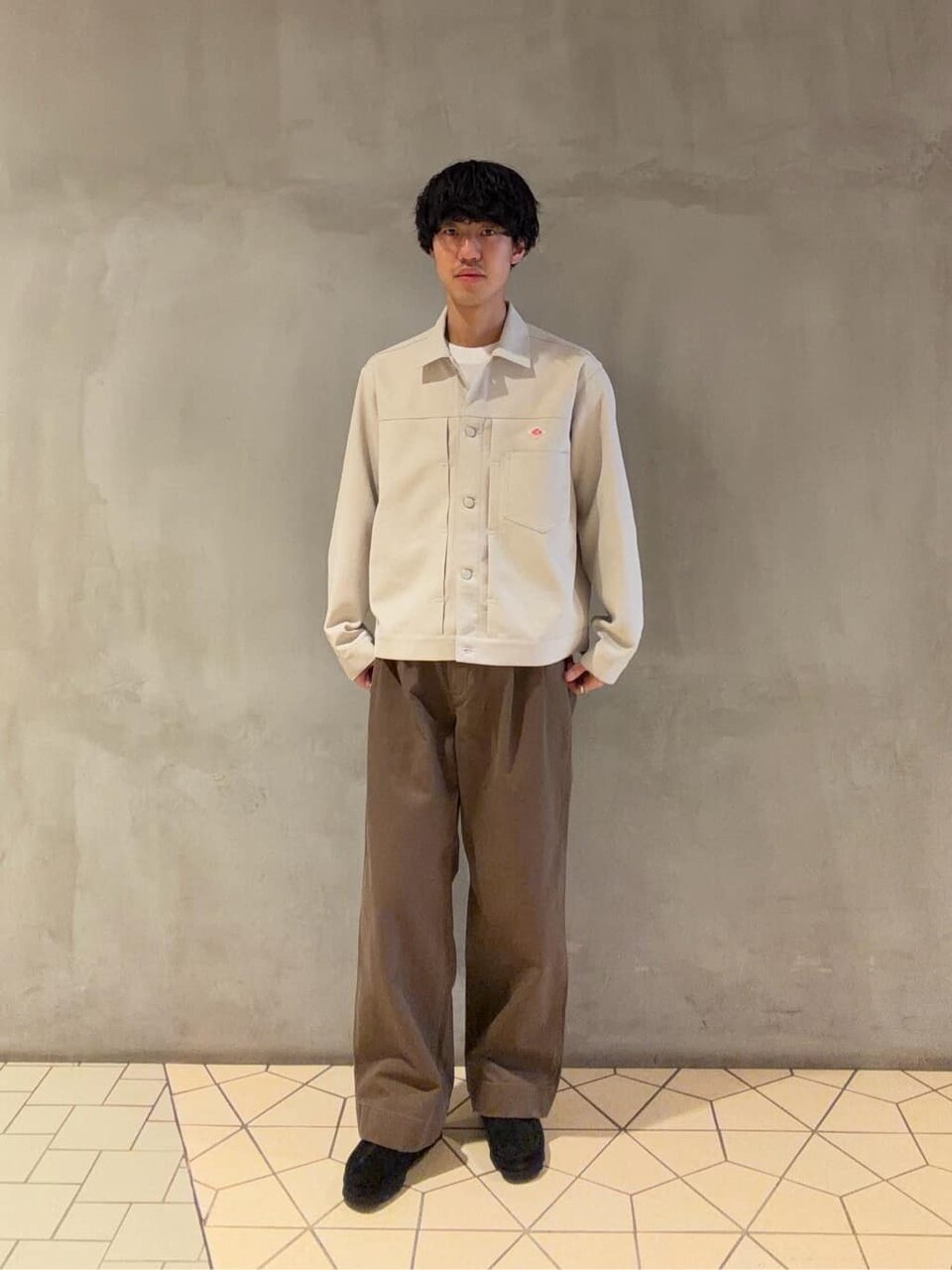 シャツブルゾン×チノパンツのコーデ
