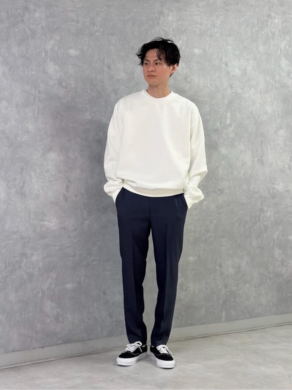  ポロスキッパーニット×スラックスのコーデ