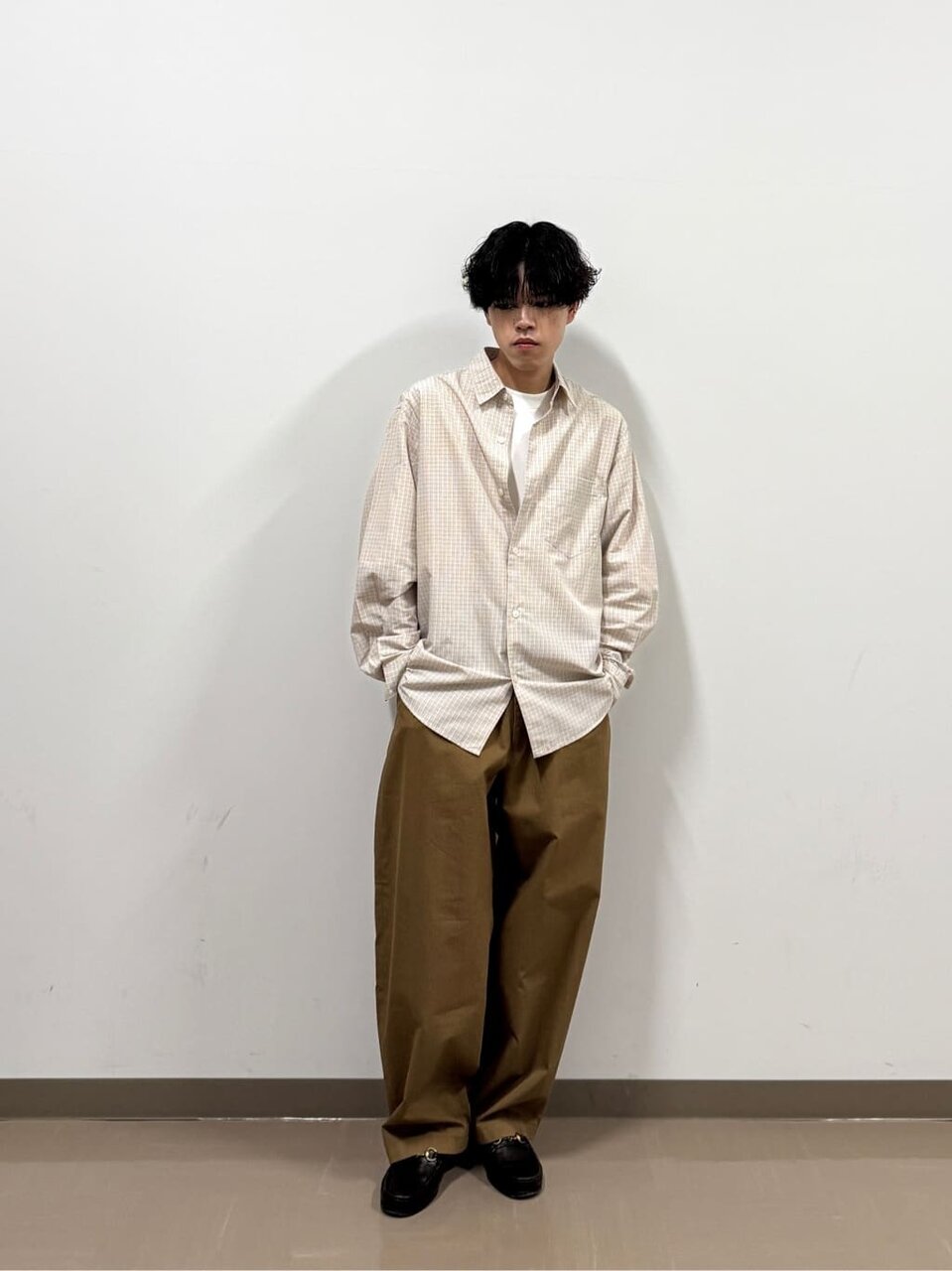 シャツを着た男性