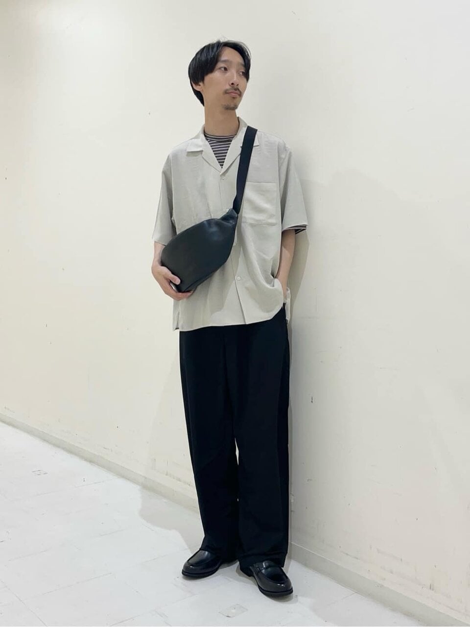 シャツを着た男性