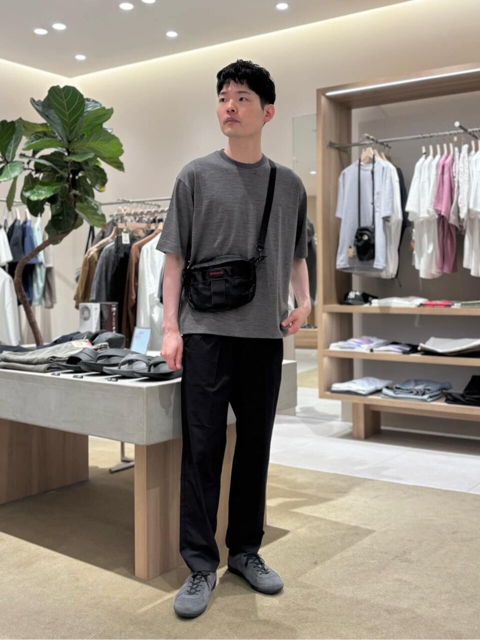 Tシャツを着た男性
