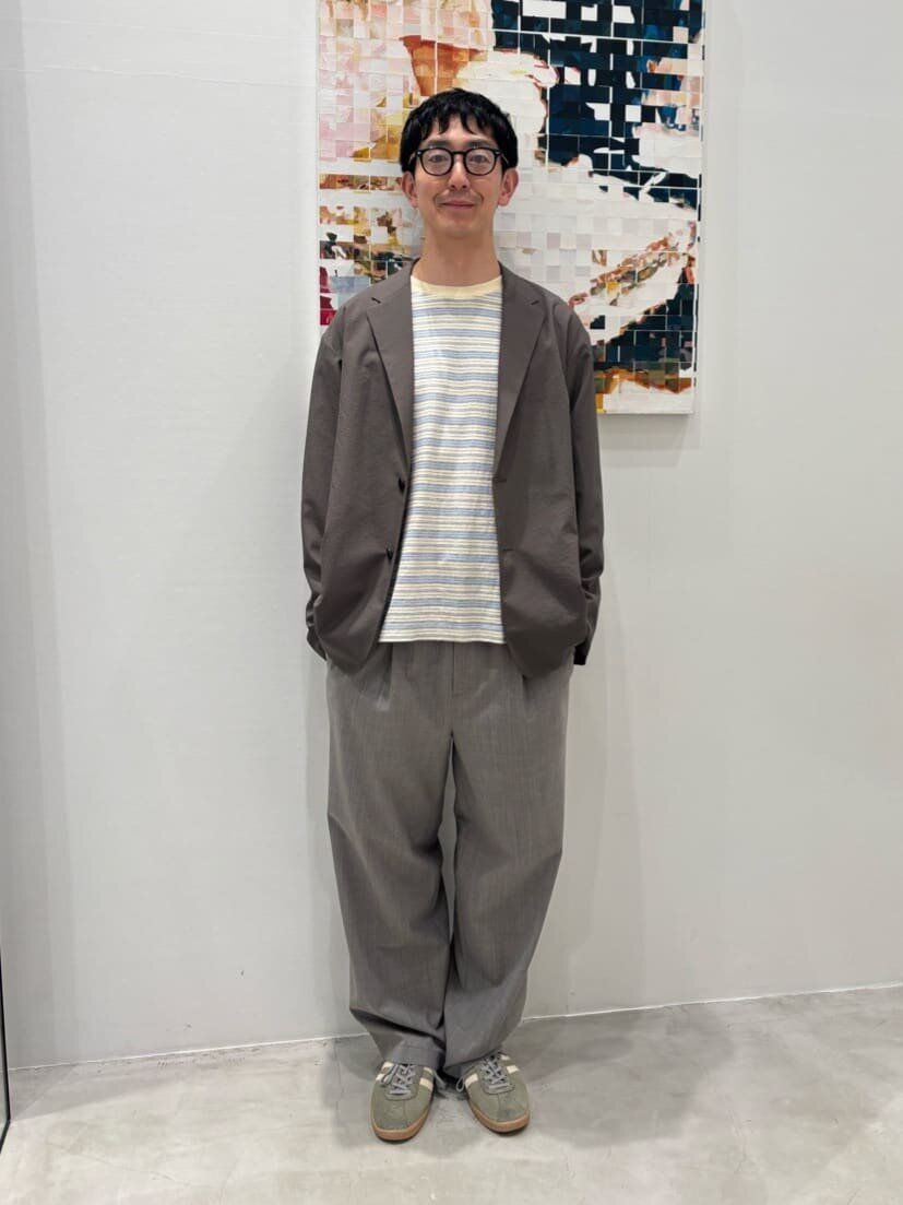 ジャケットを着た男性