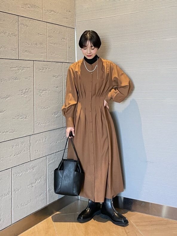 ワンピースを着た女性