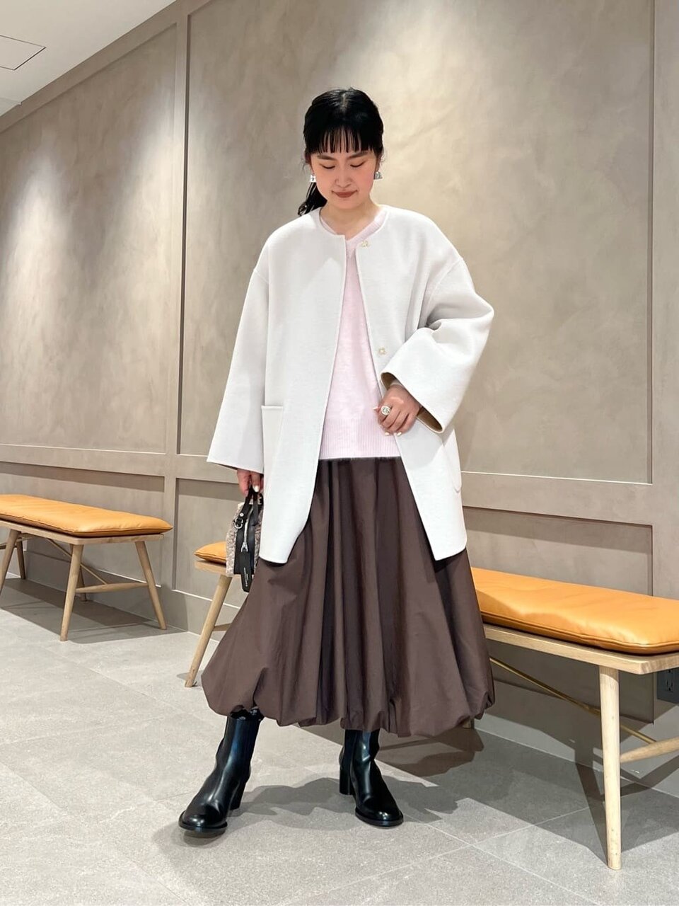 ミドルコート×バルーンスカートのコーデ