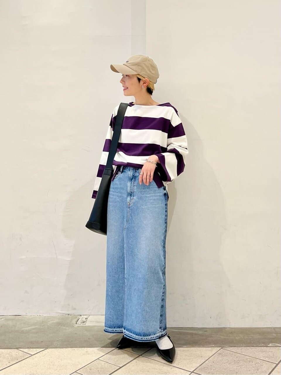 ボーダーカットソーを着た女性