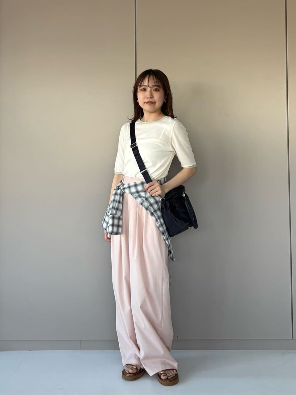 シアーTシャツ×チェックシャツ