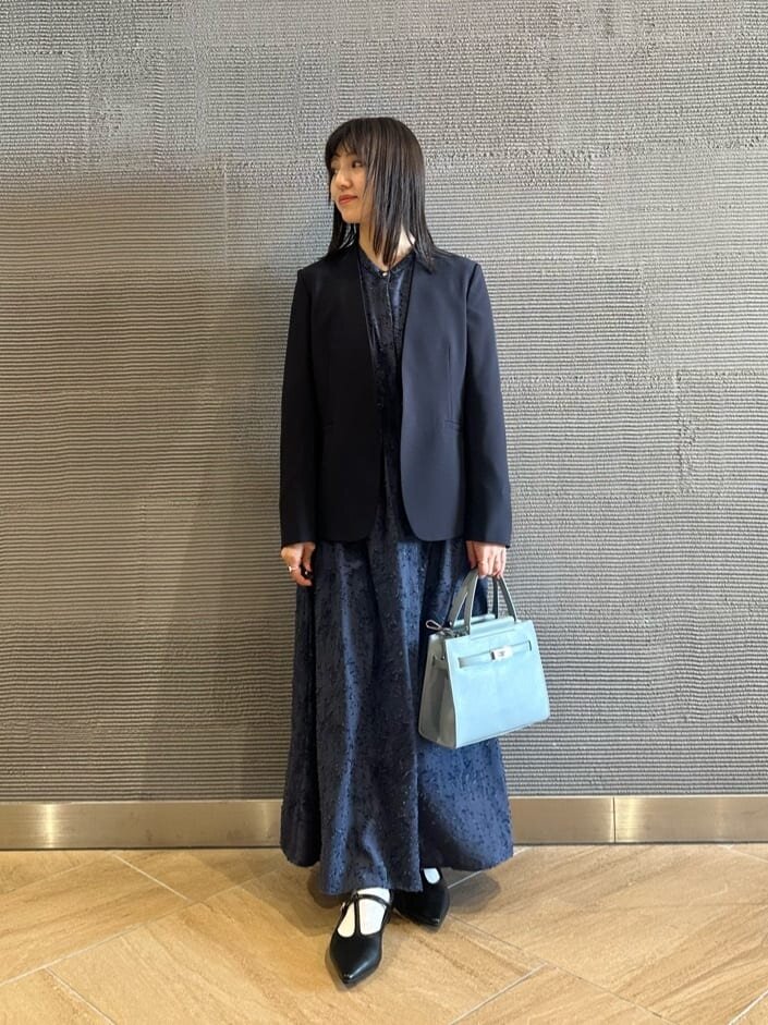 ワンピースを着た女性