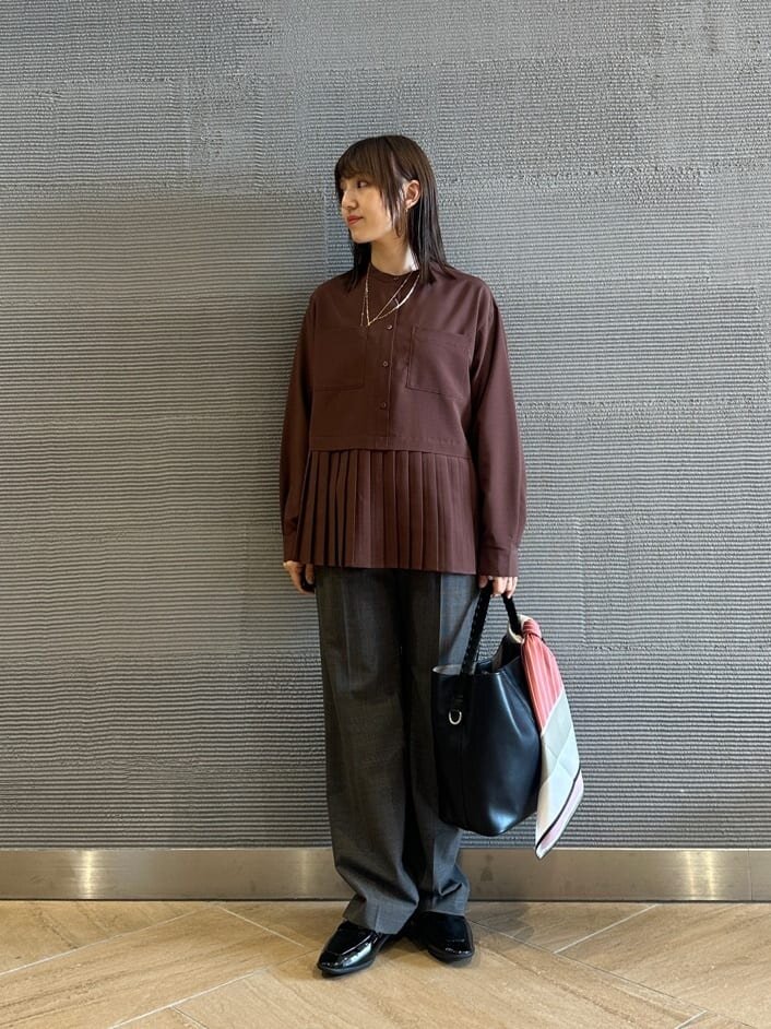 シャツとパンツの30代秋服コーデ