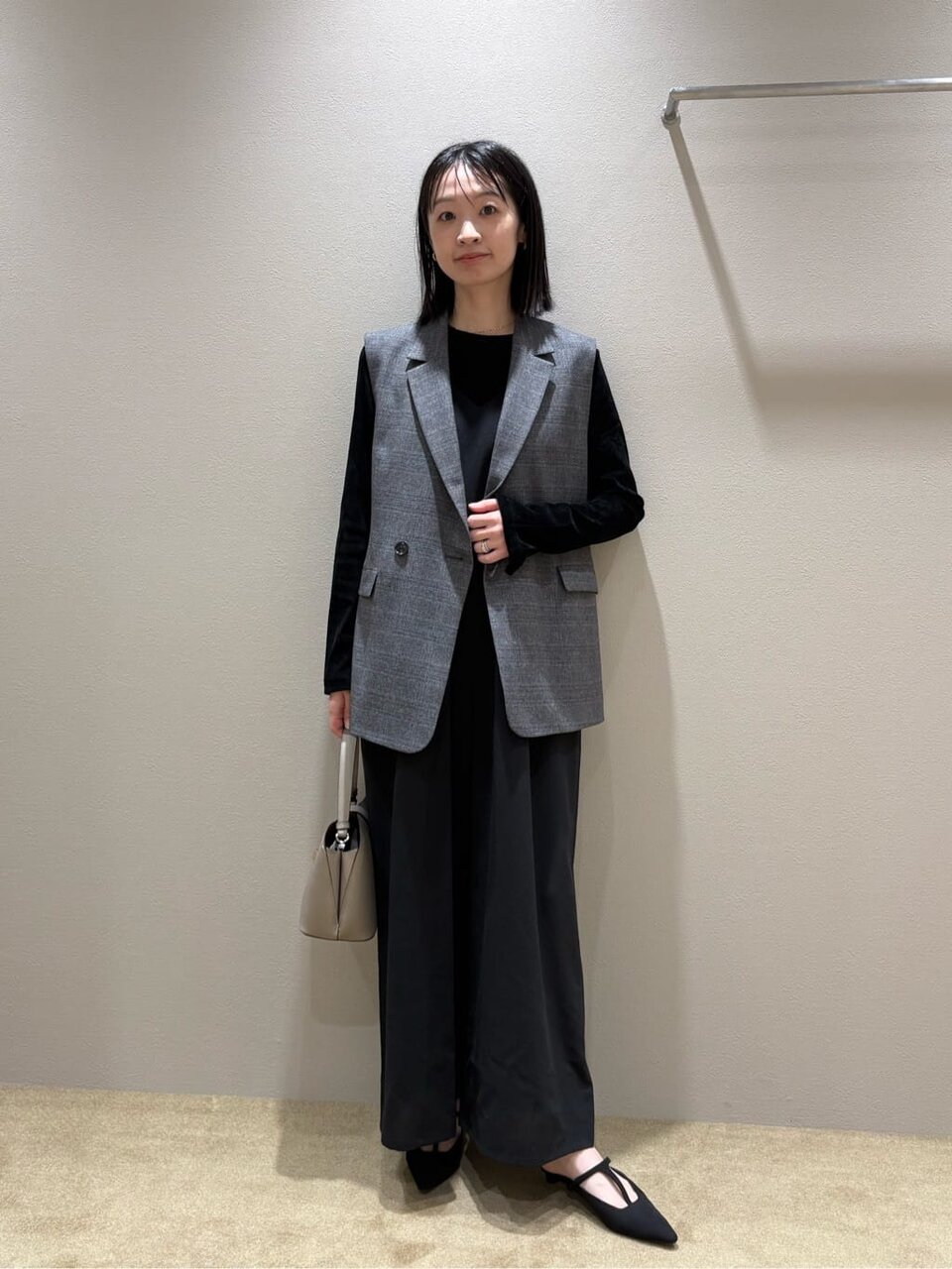 オールインワンとジレの30代秋服コーデ