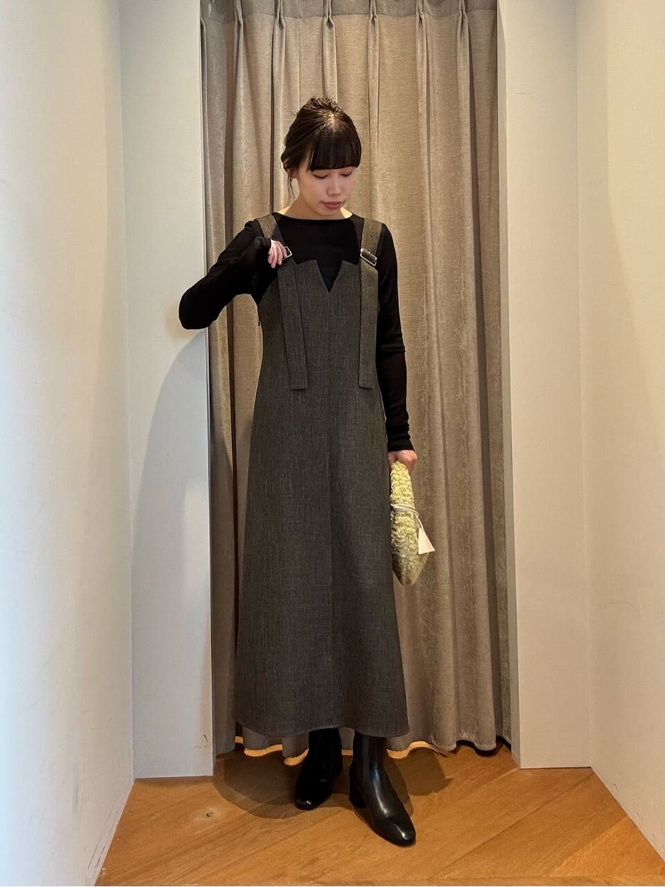 カットソーとジャンパースカートの30代秋服コーデ