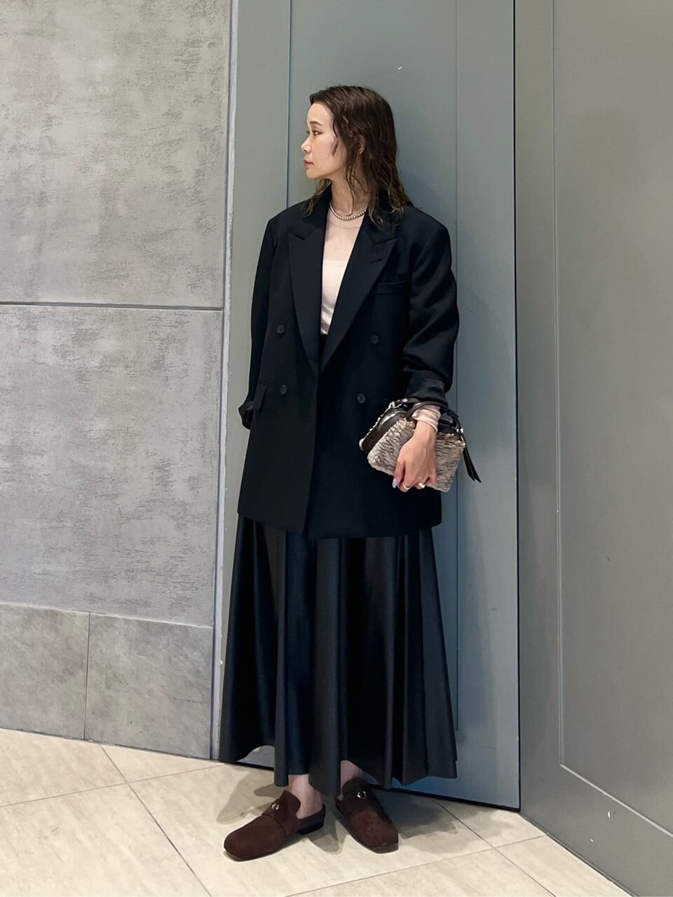 ジャケットとスカートの30代秋服コーデ