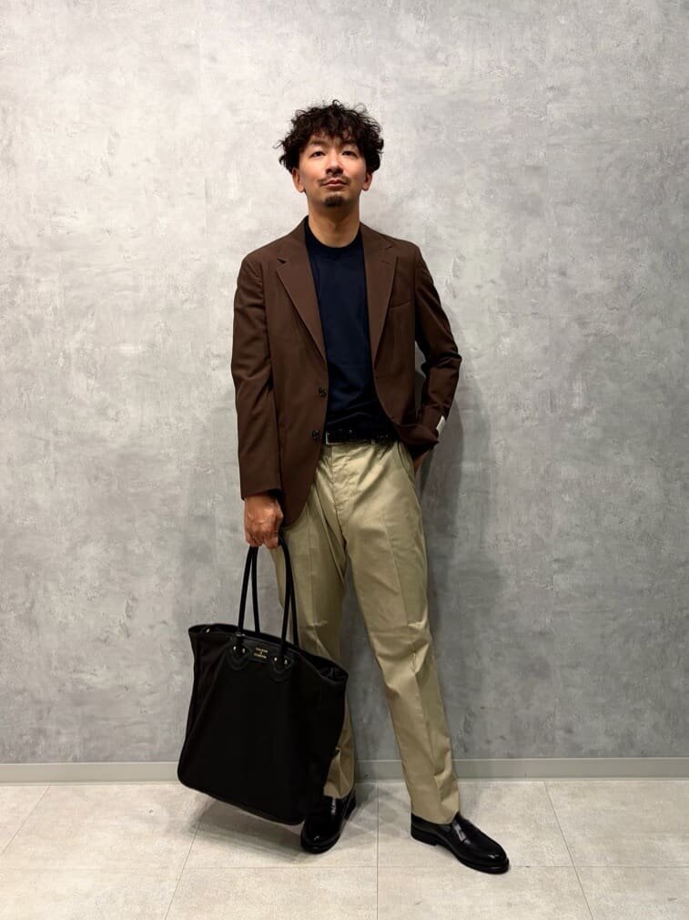 ニット×ジャケットのコーデ