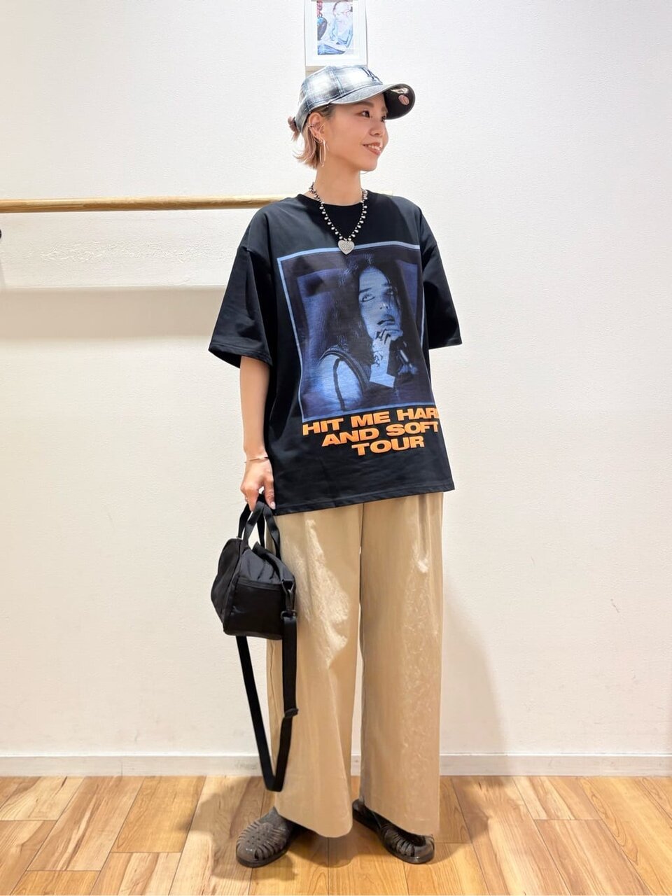 Tシャツを着た女性