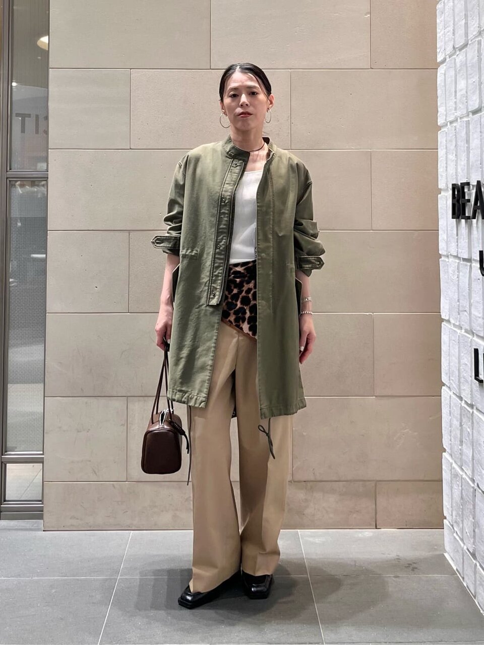 モッズコートを着た女性