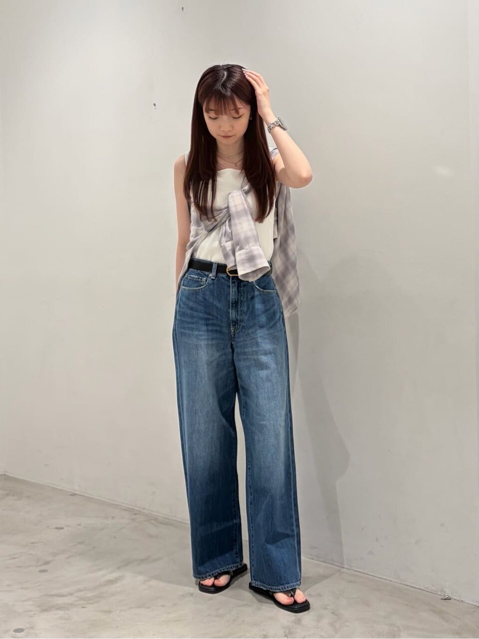 タンクトップを着た女性