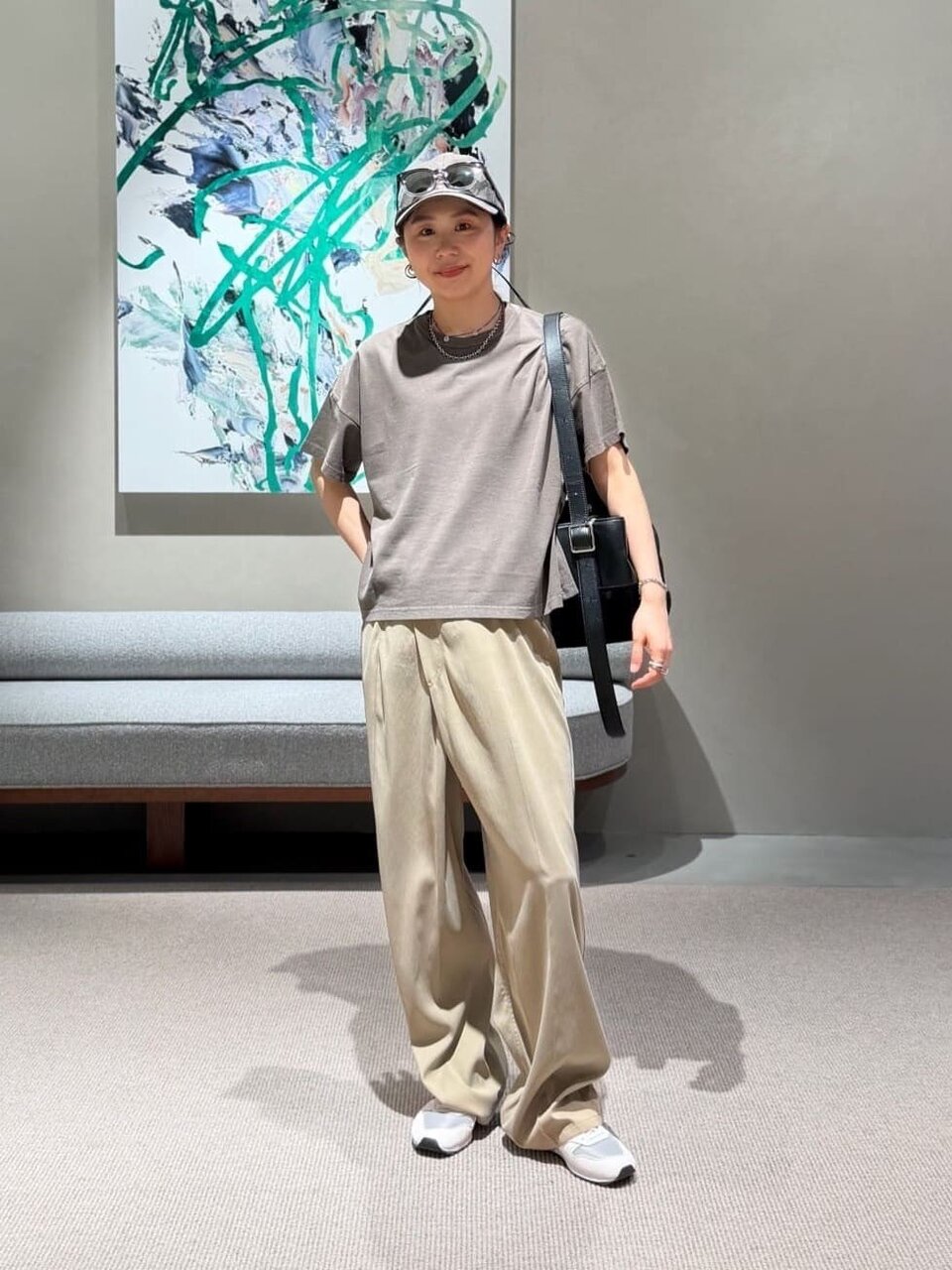 Tシャツ×ワイドパンツのコーデ