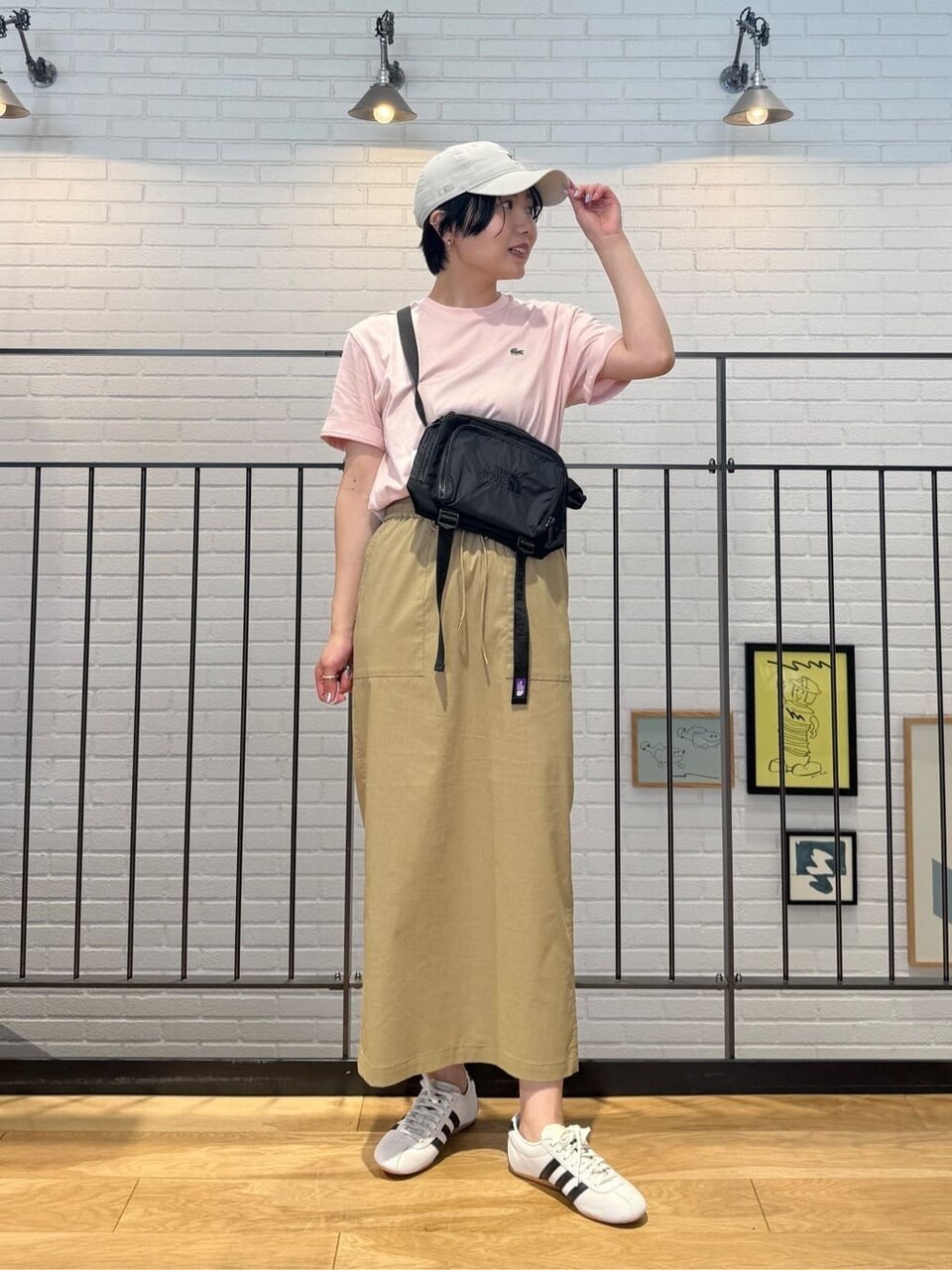 Tシャツ×タイトスカートのコーデ