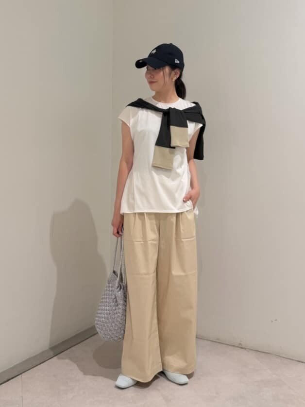 カットソー×ワイドパンツのコーデ