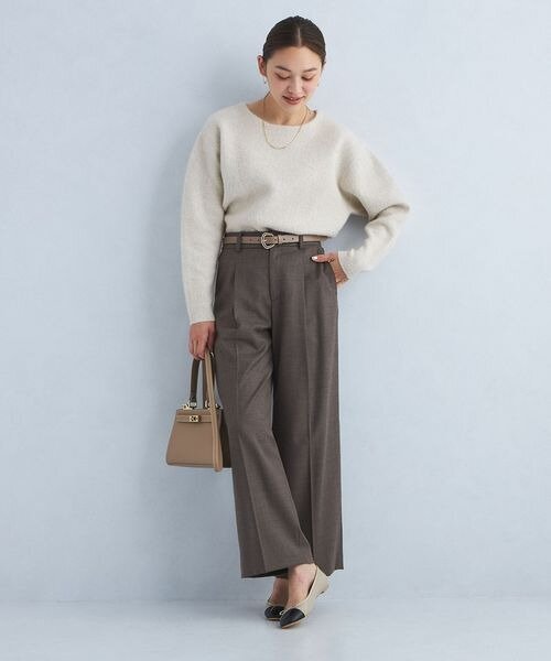 白ニットのきれいめコーデ