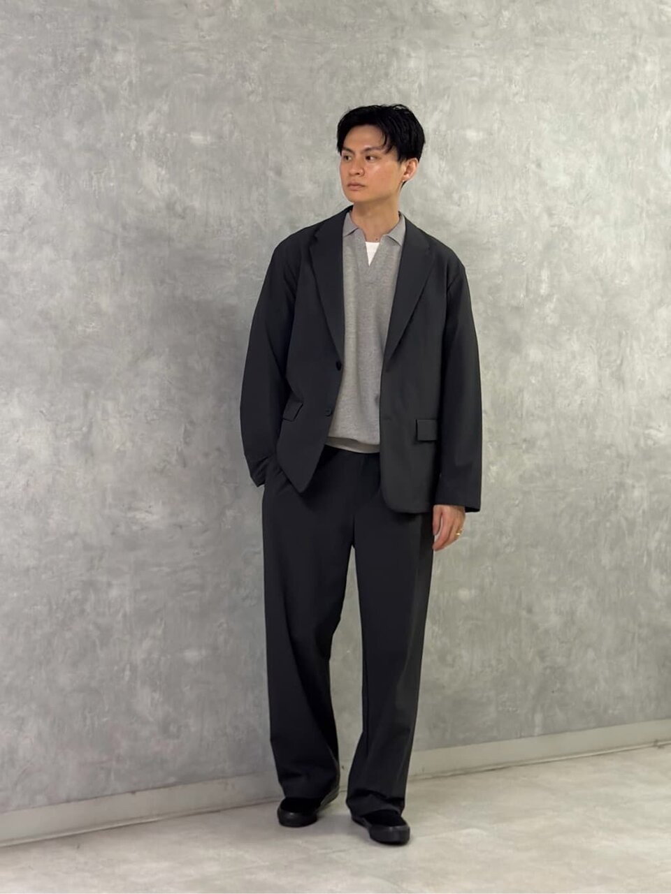スキッパーニット×ジャケットのコーデ