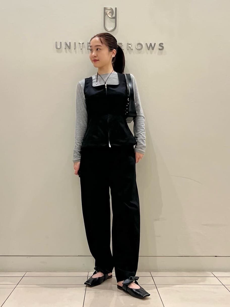セットアップを着た女性