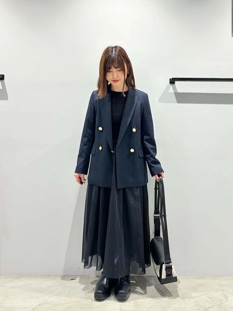 ジャケットとワンピースのコーデ