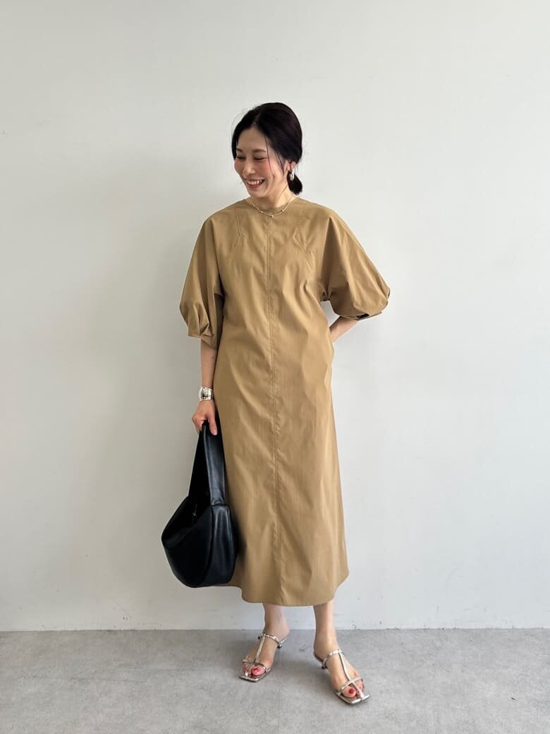 ワンピースを着た女性