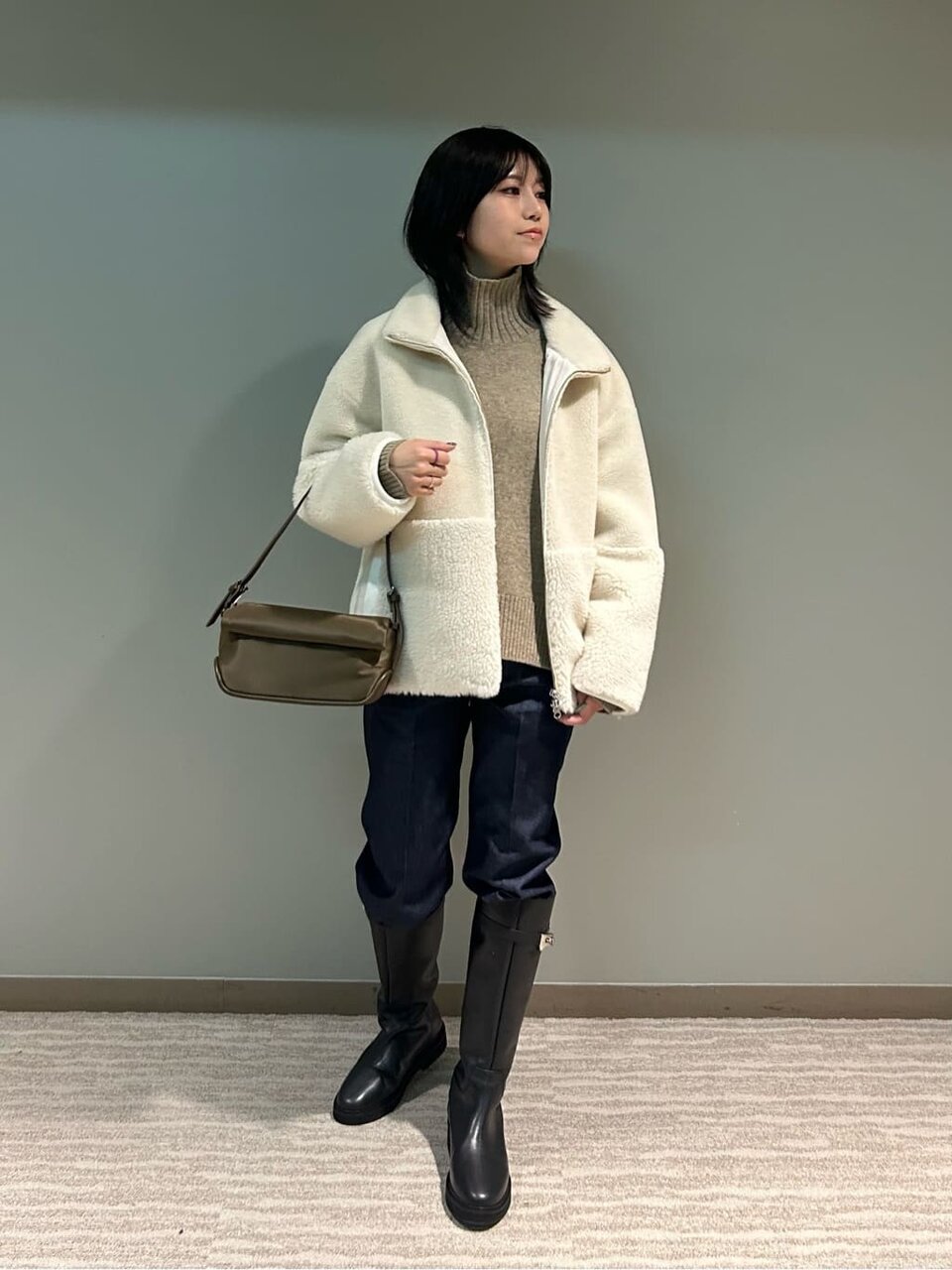 ブーツを履いた女性