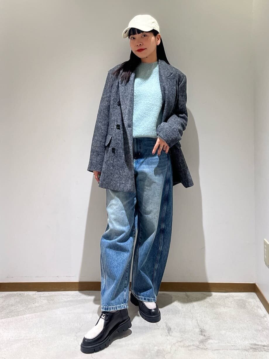 バッグを持った女性