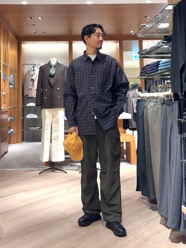 チェックシャツを着たコーデ