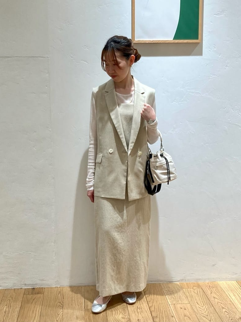 ワンピースを着た女性