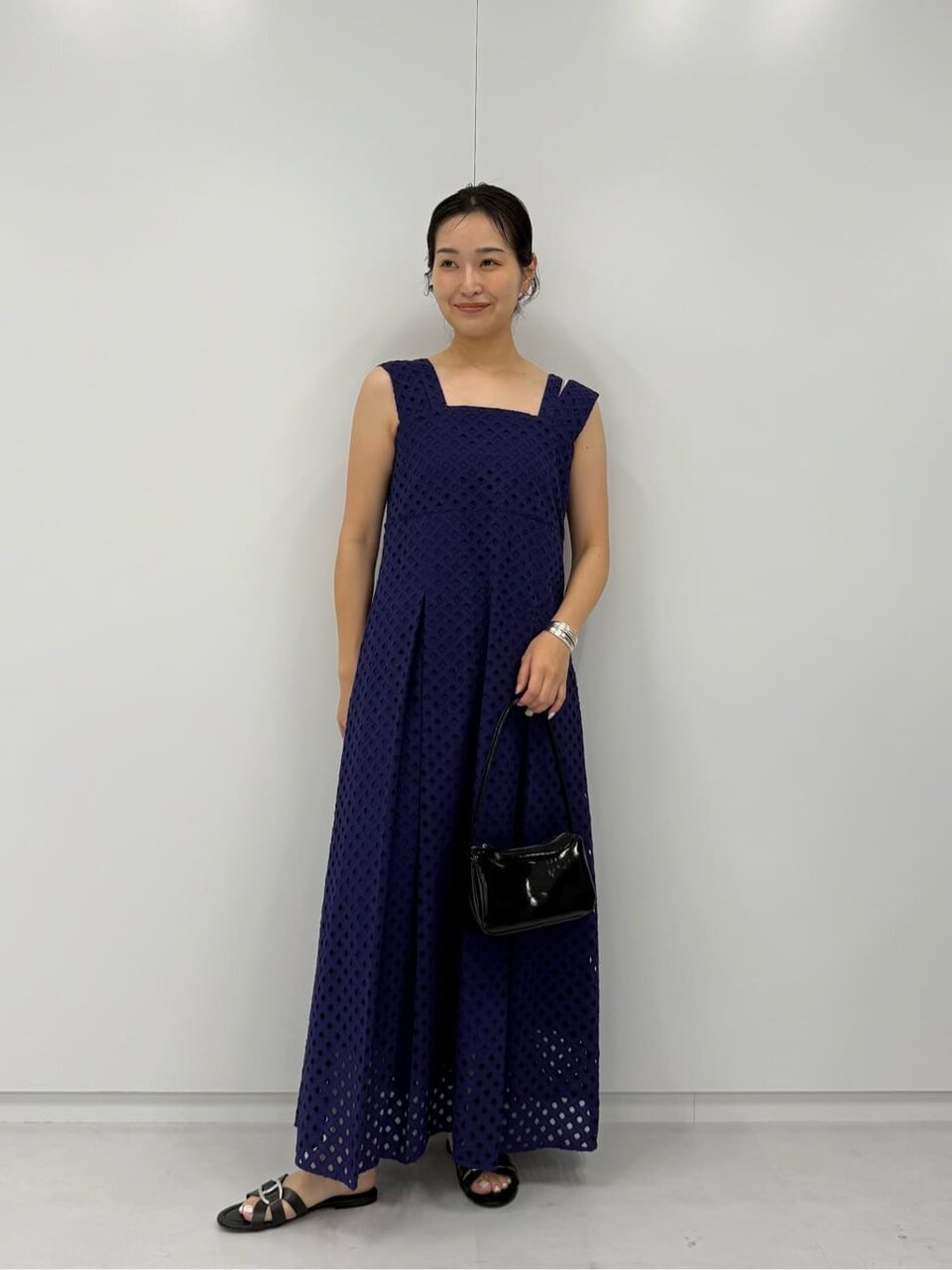 ワンピースを着た女性