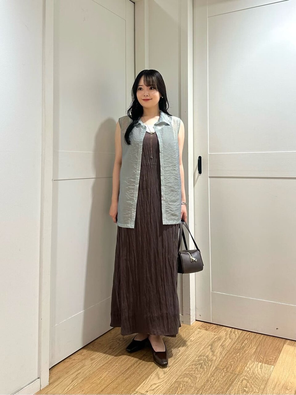 ワンピースを着た女性