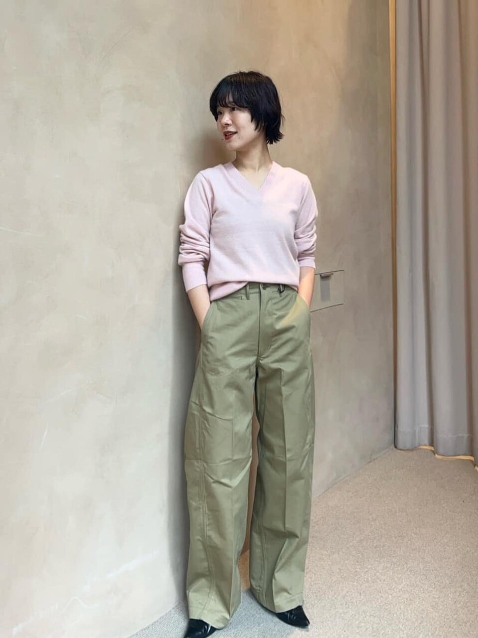 ニットを着た女性