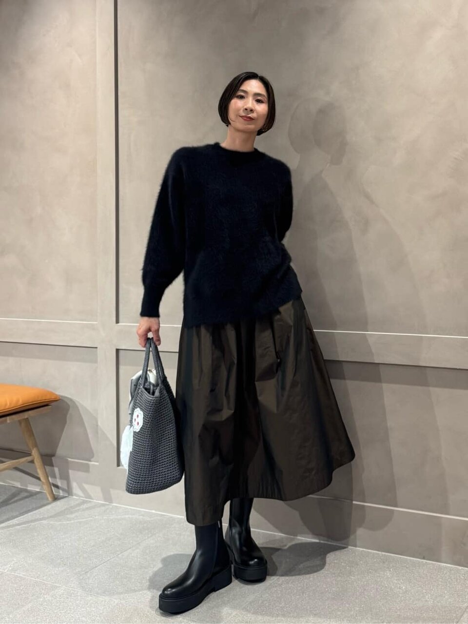 ニットを着た女性