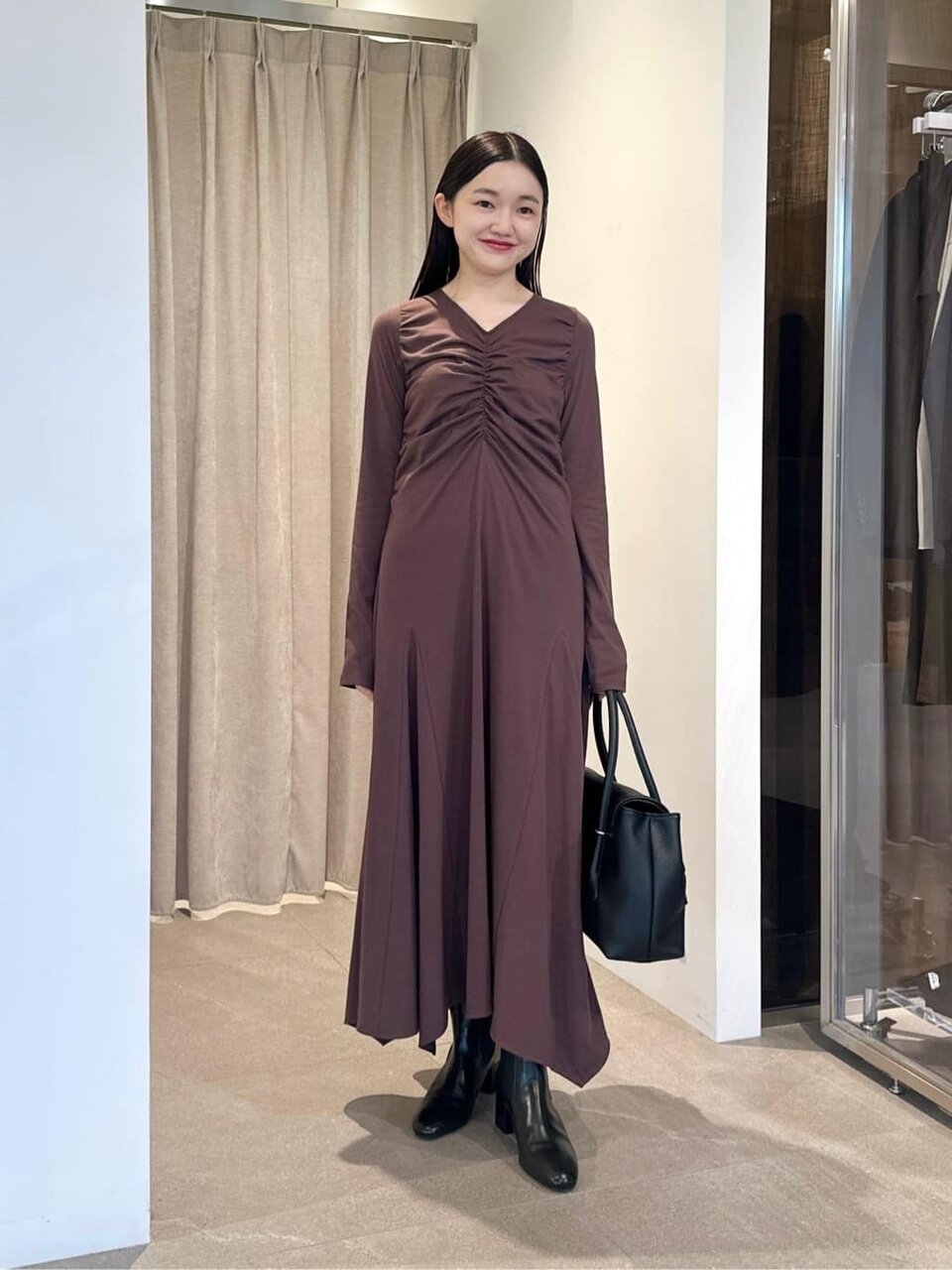 ワンピースを着た女性
